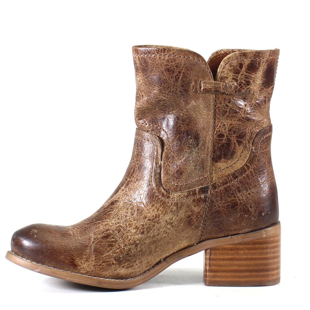 Diba True West Haven Distressed Boots size 9